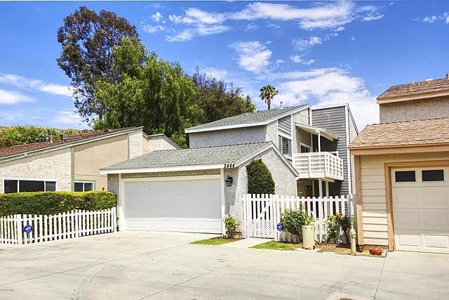 house froont wide view