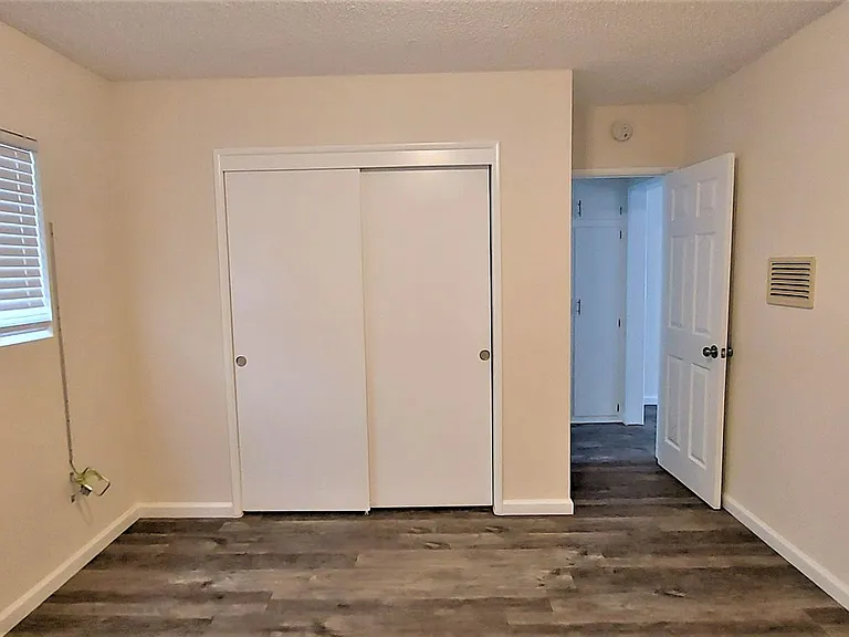 12704 Cedar Ave — Photo 14