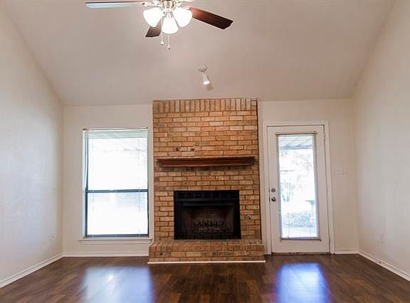 4th image of 2132 Goldfinch Dr
