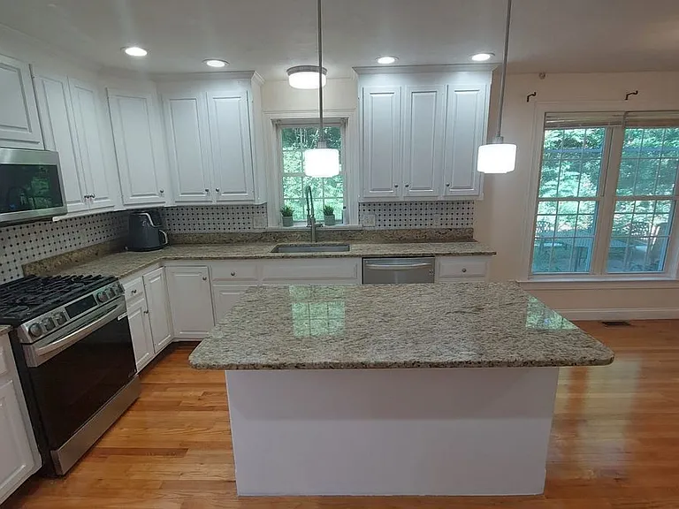 339 Poplar St — Photo 2