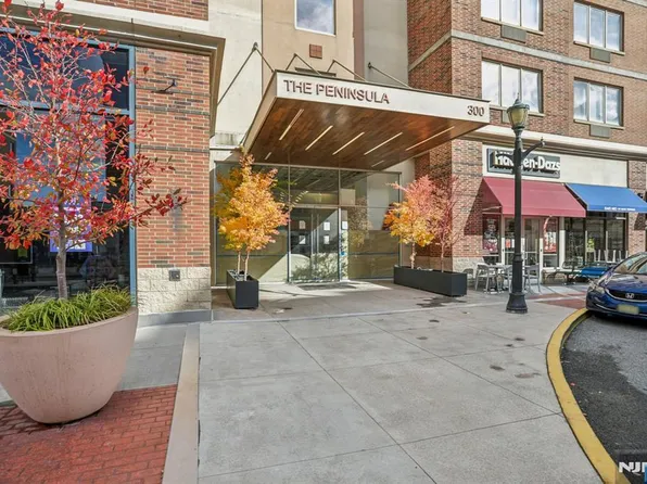 3110 City Pl, Edgewater, NJ 07020