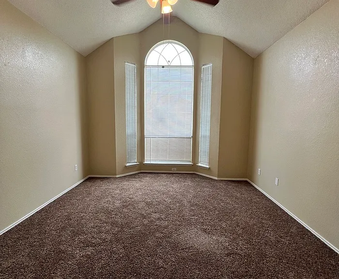 2213 Creek Royal Dr — Photo 4