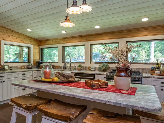 4th image of 1219 Chestnut Creek Way