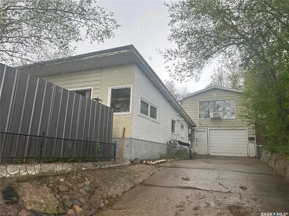 1105 5th AVENUE, Regina Beach, SK S0G 4C0