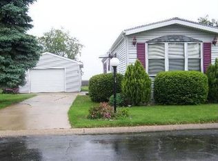 26 Cedar Ln, Sandwich, IL