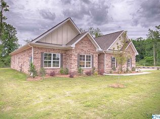 7906 Gabriela Dr, Huntsville, AL 35806