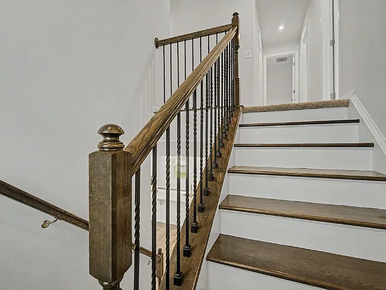 1621 Crimson Leaf Ln — Photo 24
