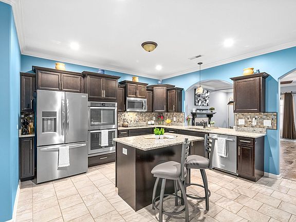 5th image of 703 Sturdivant Dr