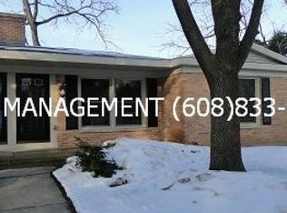 6608 Columbus Dr, Middleton, WI 53562