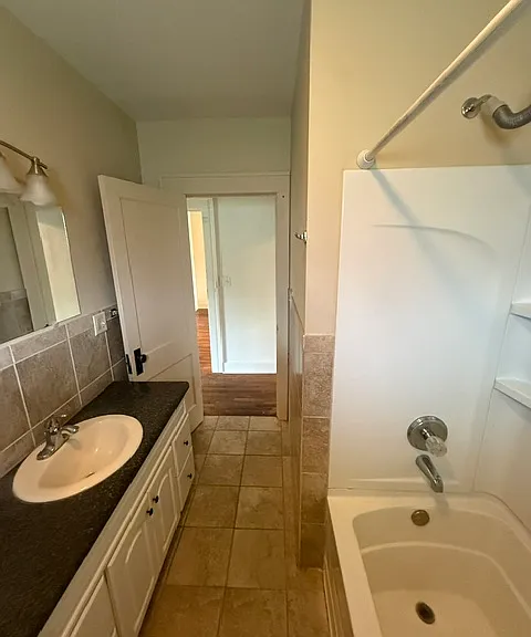 804 W 6th St — Photo 7