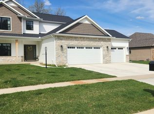 2102 E Slade Ln, Mahomet, IL 61853