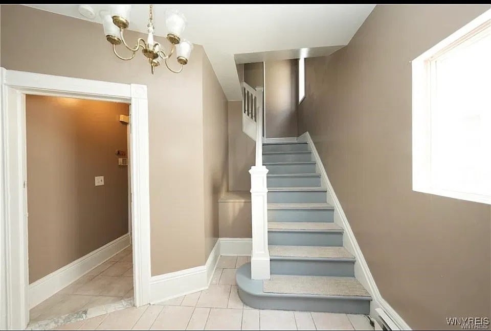 214 W Ferry St — Photo 3