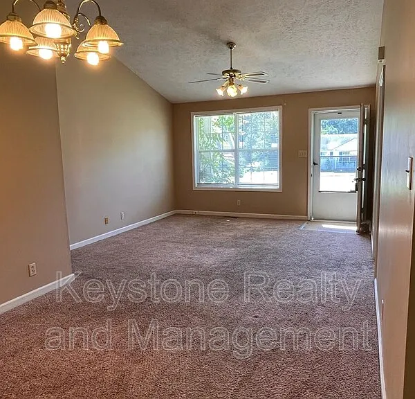 665 Artic Ave — Photo 8