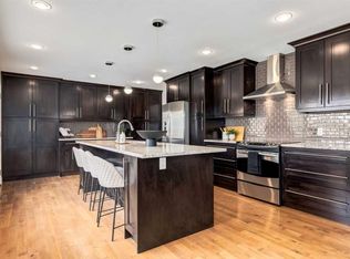 176 NE Mapleburn Dr SE, Calgary, AB T2J1Y6