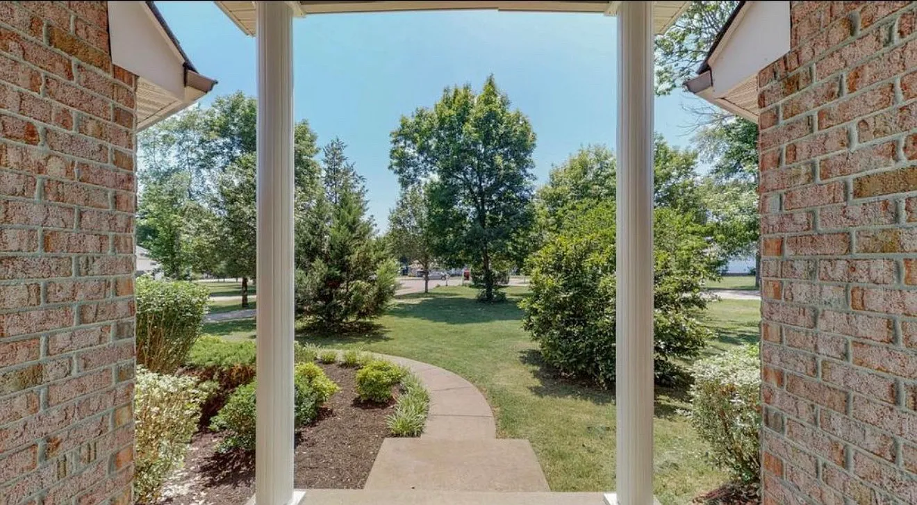 3 bed, 2146 sqft, $2,900 — Photo 2