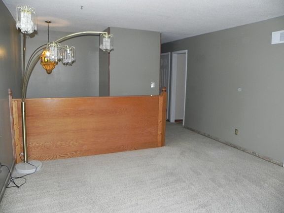 3rd image of 4210 NE 42nd Ter