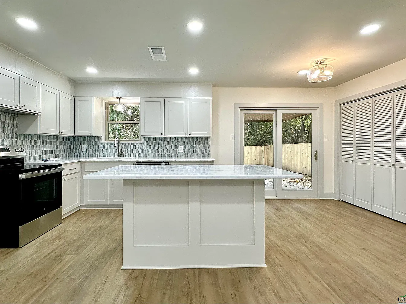 4 bed, 1199 sqft, $2,000 — Photo 2