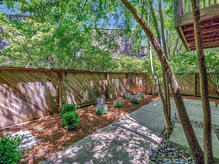 1956 Fair Ridge Ct — Photo 54