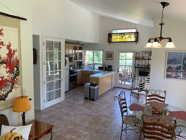 2 bed, 2.5 bath, 2000 sqft, $3,675 — Photo 4