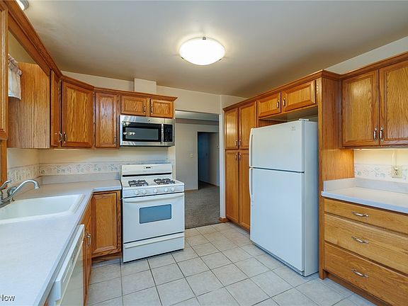 3rd image of 5672 Pinnacle Park Dr