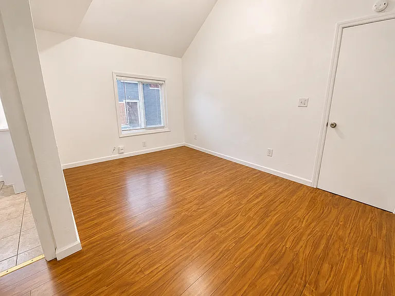 243 Miriam Street — Photo 5