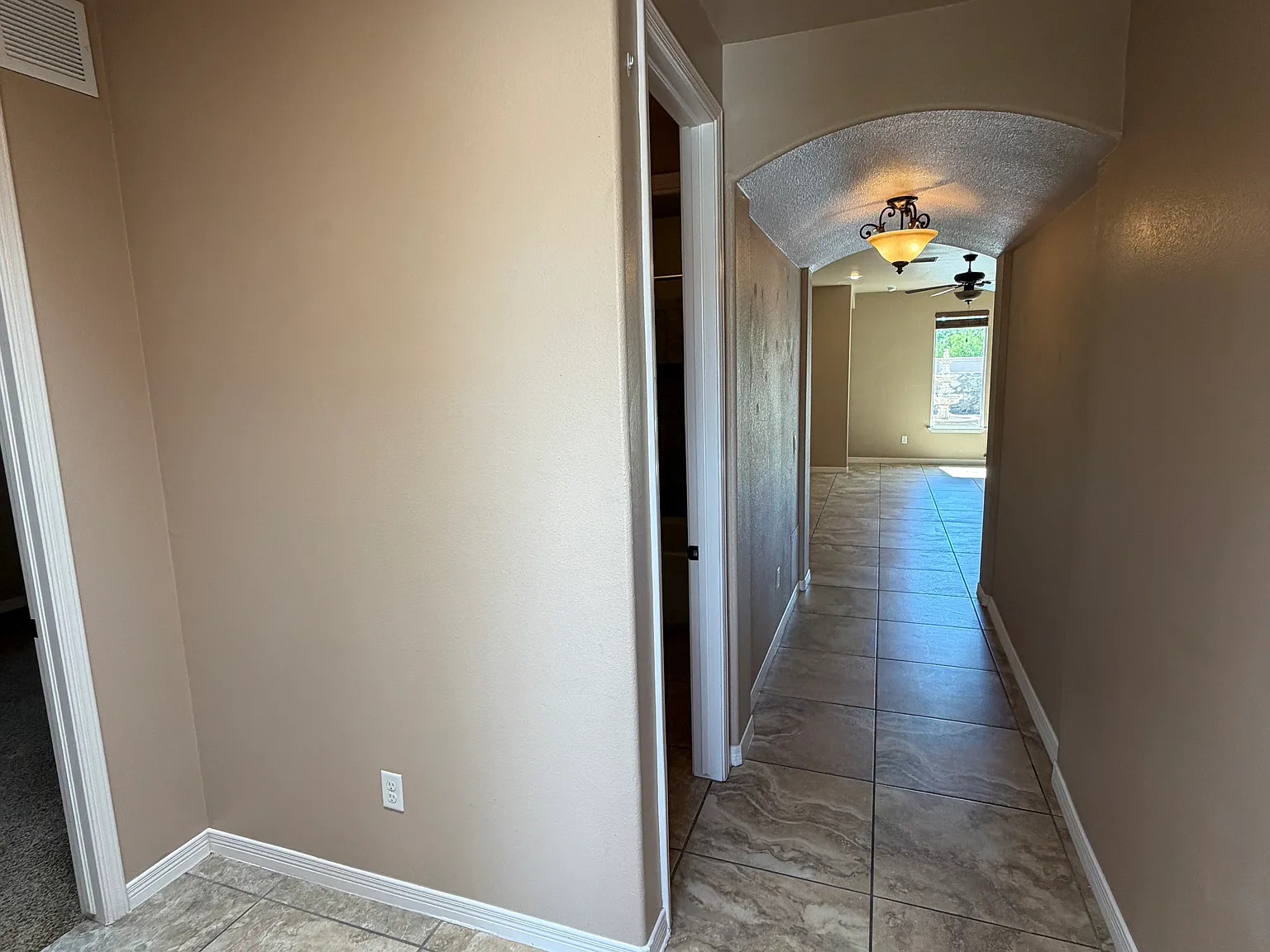 4 bed, 1881 sqft, $2,300 — Photo 4