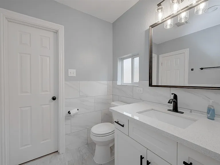 6322 Victoria St — Photo 21