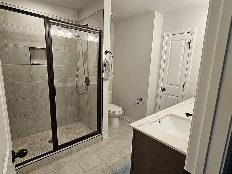 Master Bedroom Bathroom