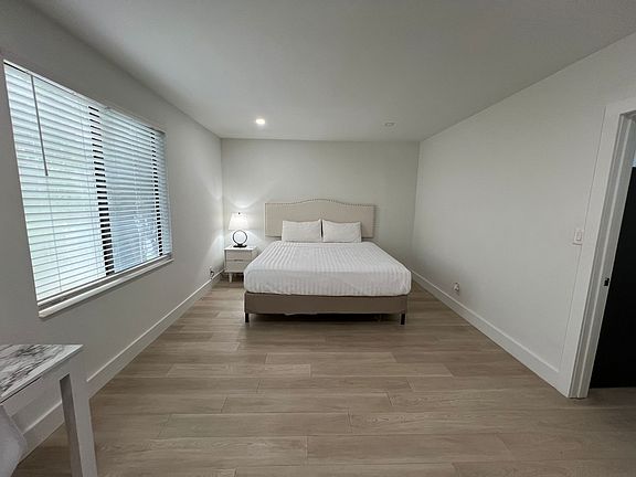 5th image of 407 71st Ave N #10