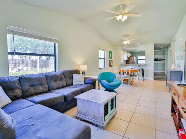 5620 N Banana River Blvd APT 2, Cocoa Beach, FL 32931