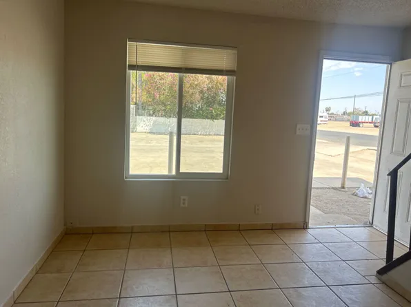 131 Glenwood St #6, Delano, CA 93215