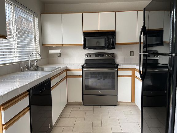 kitchen (new dishwasher!)