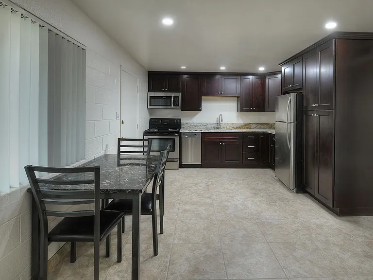 University Fremont Apartments — Photo 18
