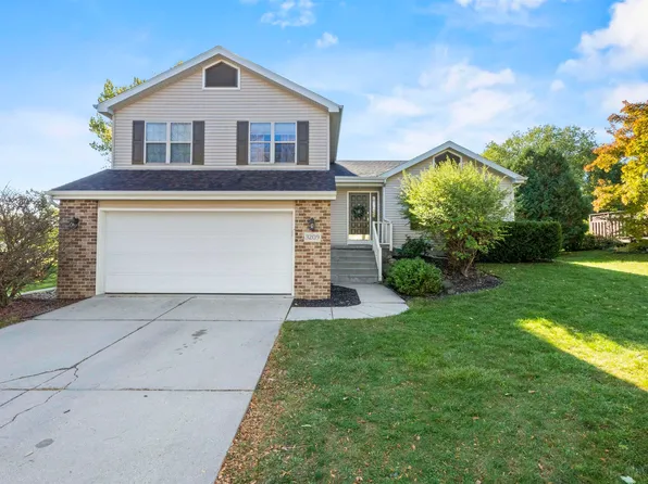 3209 Country Grove Dr, Madison, WI 53719