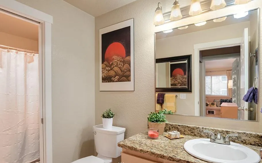 2 bed, 1040 sqft, $2,400 — Photo 4