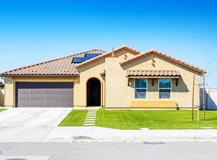 2113 E Donatello St, Lancaster, CA 93535