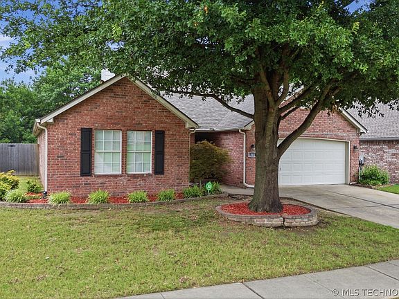 4th image of 1501 N Umbrella Ave