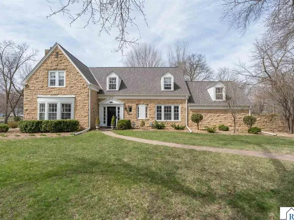 1128 Carney Ave, Mankato, MN 56001