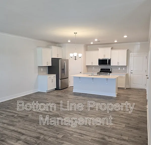 1010 Whistling Pl — Photo 3