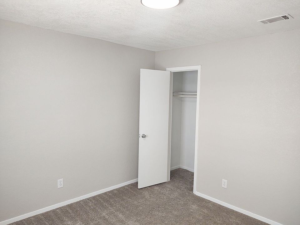 Lakeview Apartments - 230 S Ray Roberts Pkwy Tioga TX | Zillow