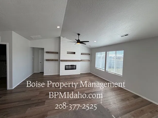 3 bed, 1364 sqft, $2,295 — Photo 4