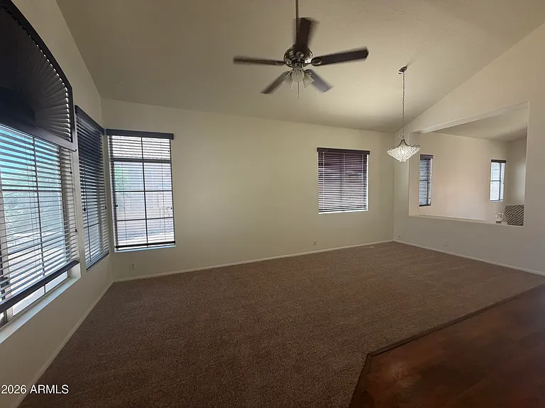 908 N Gregory Pl — Photo 4