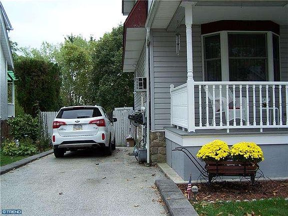 3rd image of 4026 Berry Ave