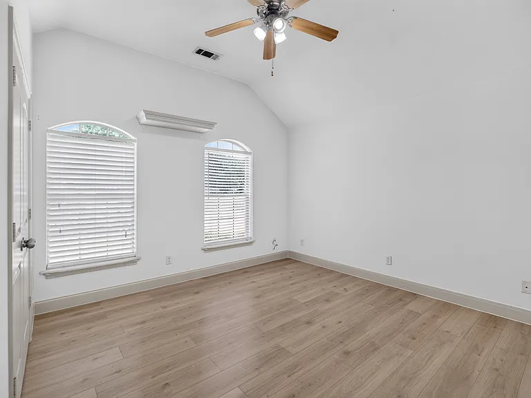5709 Main St — Photo 11