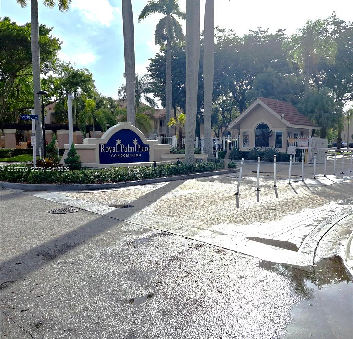 Royal Palm Place — Photo 2