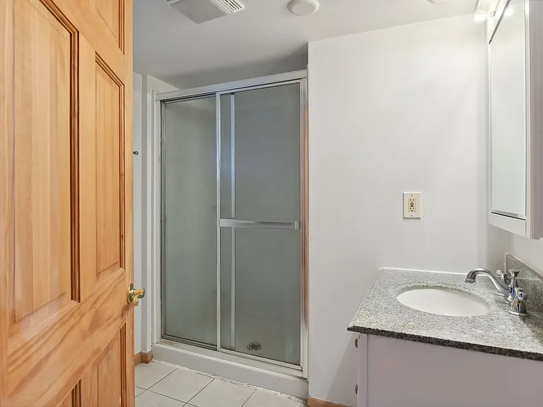 2745 Webster Ave S — Photo 20