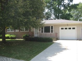 14 Donna Dr, Normal, IL 61761