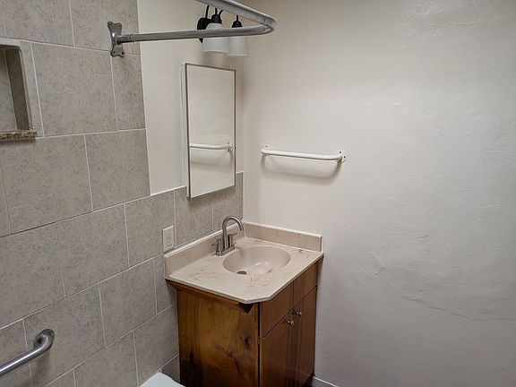 Bath sink area