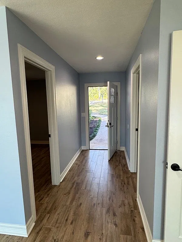 4 bed, 2.0 bath, 2007 sqft, $3,200 — Photo 3