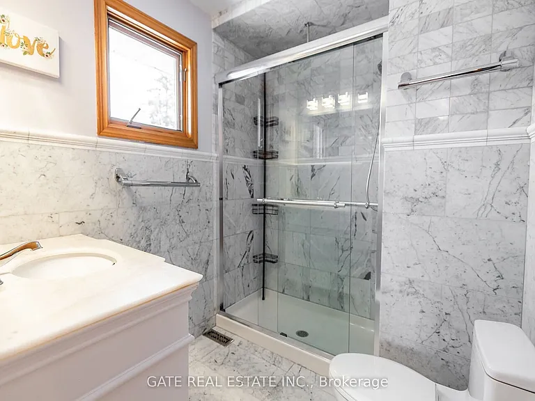 60 Scott St — Photo 8